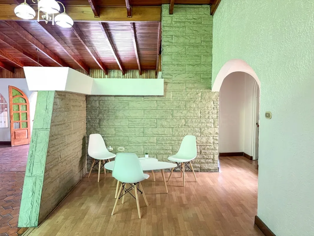415 m² de terreno | 3 habitaciones | Habitación de servicio con baño | 3,5 baños | Terraza techada | Jardín privado | 4 estacionamientos, photo 5