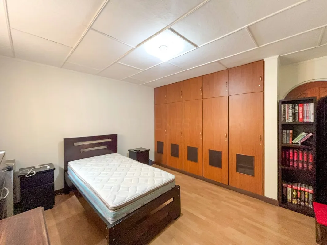 415 m² de terreno | 3 habitaciones | Habitación de servicio con baño | 3,5 baños | Terraza techada | Jardín privado | 4 estacionamientos, photo 10