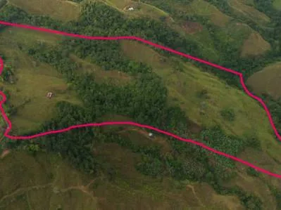 Granja exclusiva a orillas del río con manantiales cristalinos e impresionantes vistas a la montaña