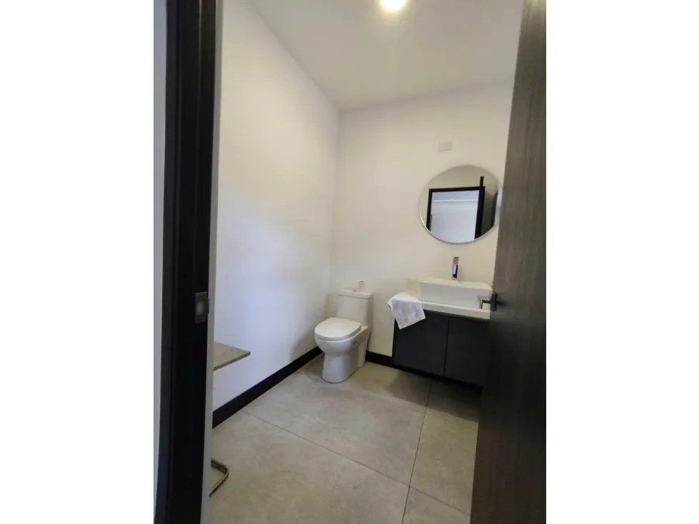 Hermosa casa con acabados de lujo estilo contemporáneo en barrio muy céntrico en San Rafael de Escazú. Excelente estado de mantenimiento, en un condominio muy exclusivo. Precio de ..., photo 9