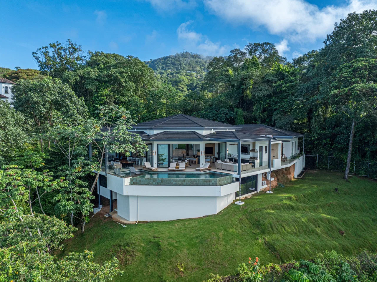 MAJESTIC LUXURY ESTATE WITH FIVE BEDROOMS IN ESCALERAS – 5.5 ACRES, photo 3