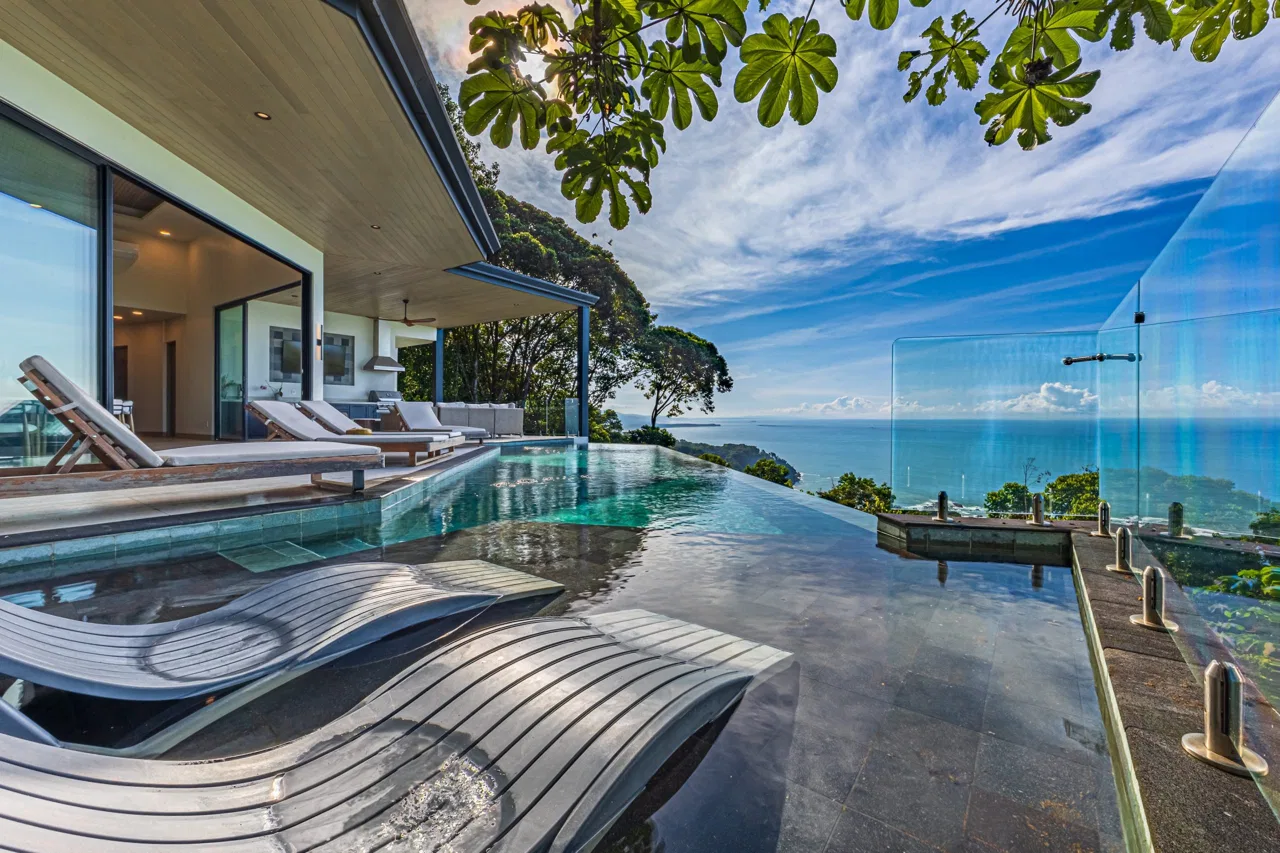 MAJESTIC LUXURY ESTATE WITH FIVE BEDROOMS IN ESCALERAS – 5.5 ACRES, photo 4