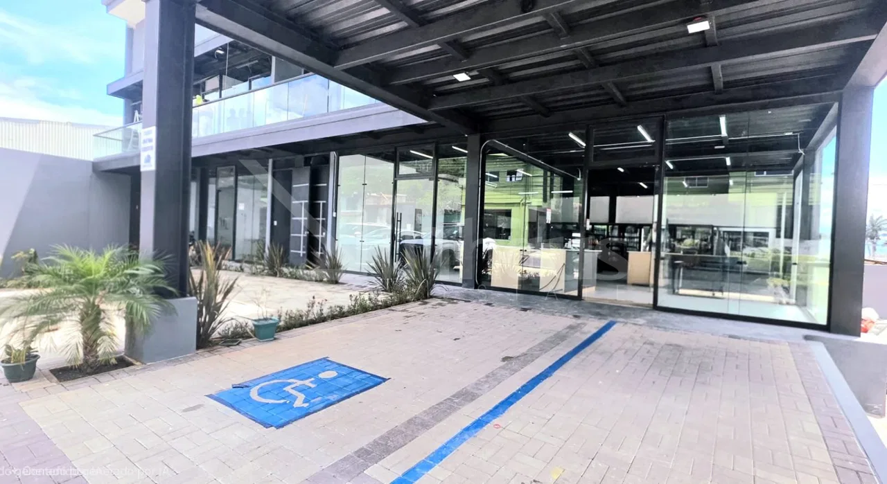 Local nuevo en Centro de Escazú