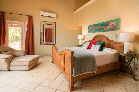 Casa de Luz ~ 7 Bedroom Beachfront Estate on the White Sands of Playa Langosta!, photo 10