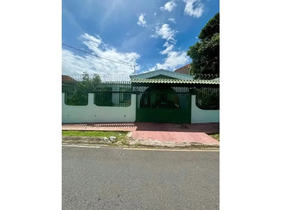 Casa en Venta con Mini Apartamento Studio – Tibás