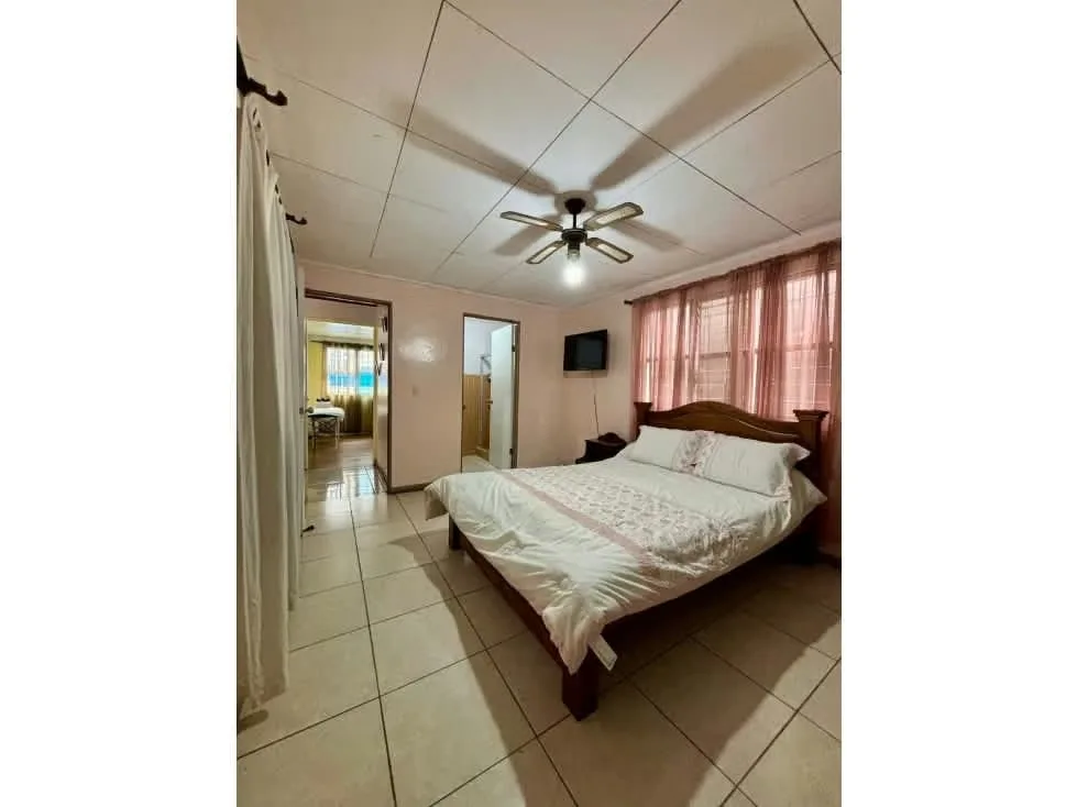 Casa en Venta con Mini Apartamento Studio – Tibás, photo 8