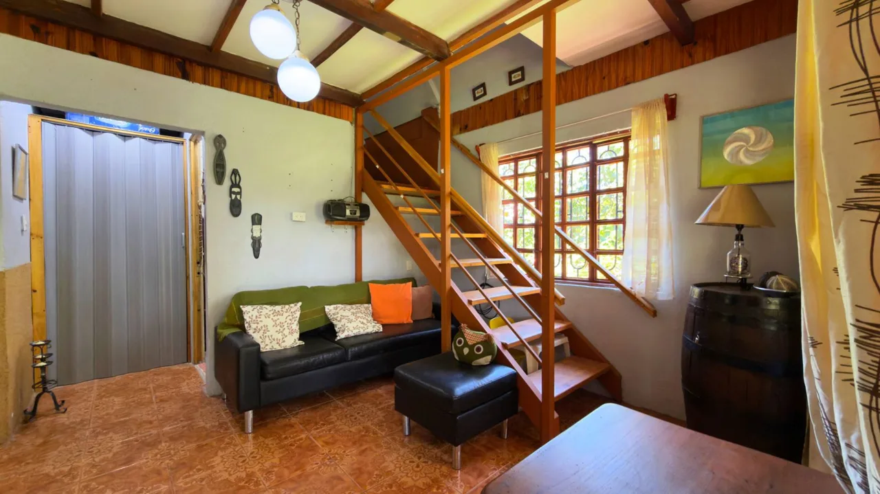 2-Story House with 879 m² Lot for Sale: Connectivity and Space, in Las Mercedes de Cajón, photo 6