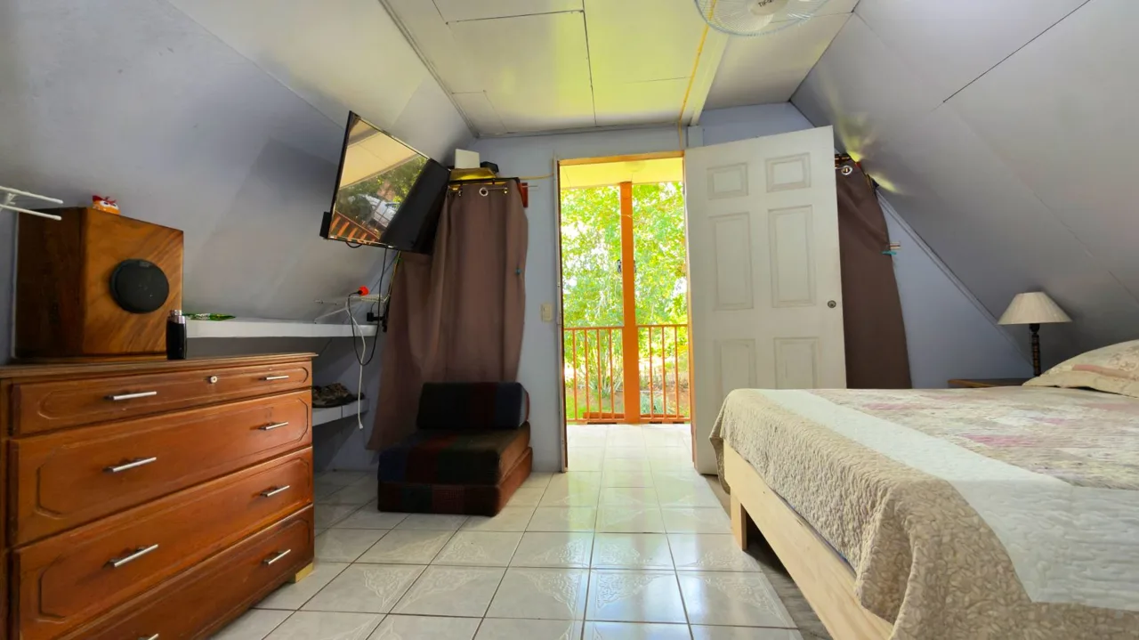 2-Story House with 879 m² Lot for Sale: Connectivity and Space, in Las Mercedes de Cajón, photo 8