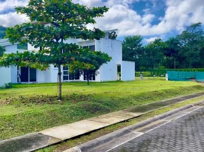 Lote Esquinero Amaru Punta Leona