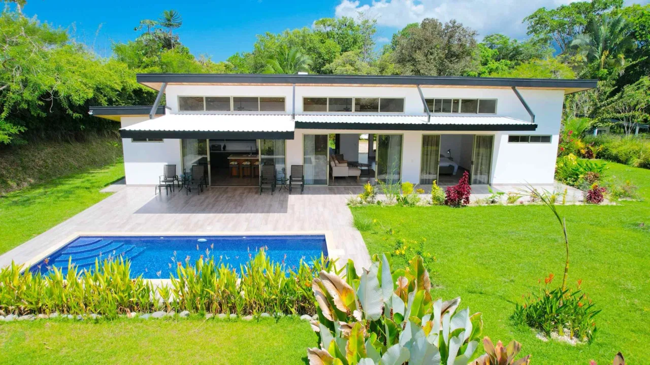Modern 3-Bedroom Home with Pool & Mountain Views in Ojochal Costa Rica