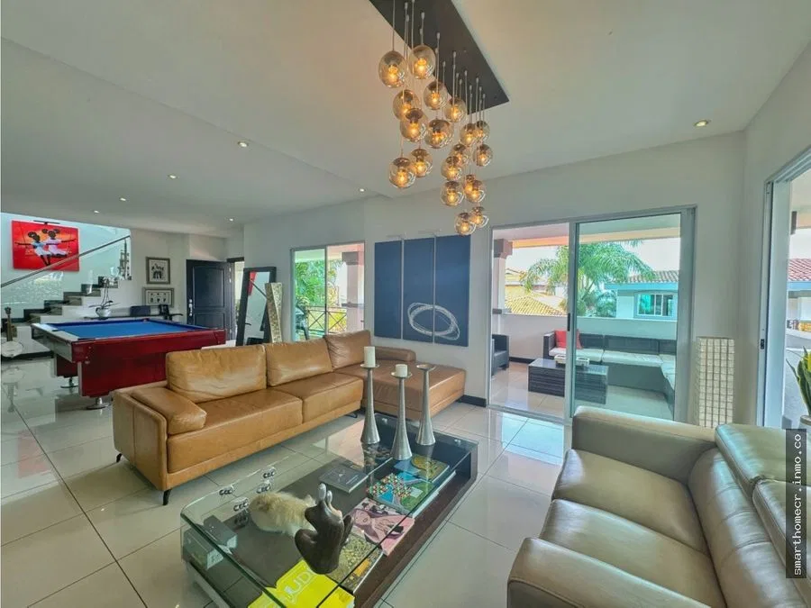 SE VENDE O SE ALQUILA CASA MODERNA EN GUACHIPELIN DE ESCAZU