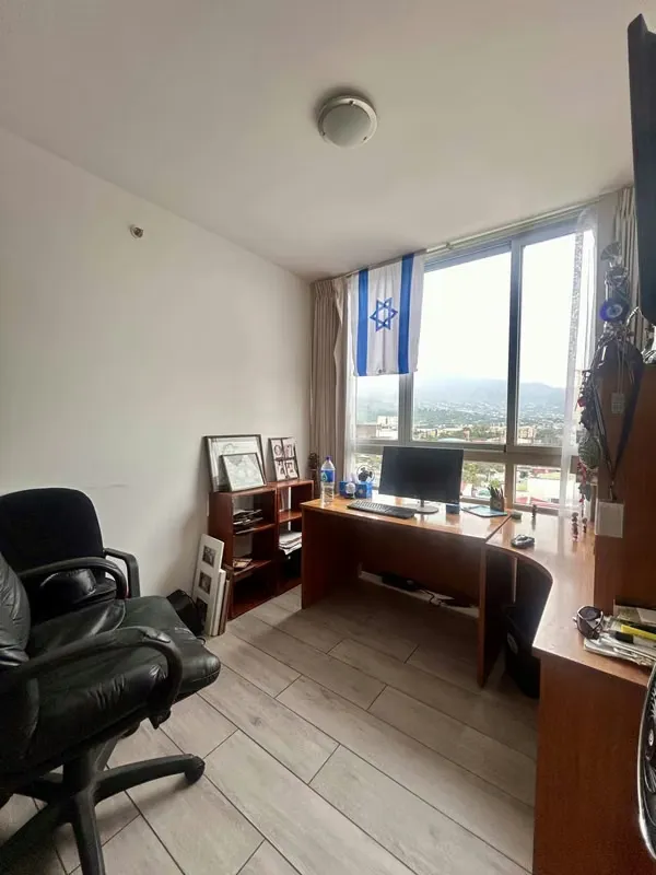 Excellent location within walking distance of Peru Park, close to ..., photo 7
