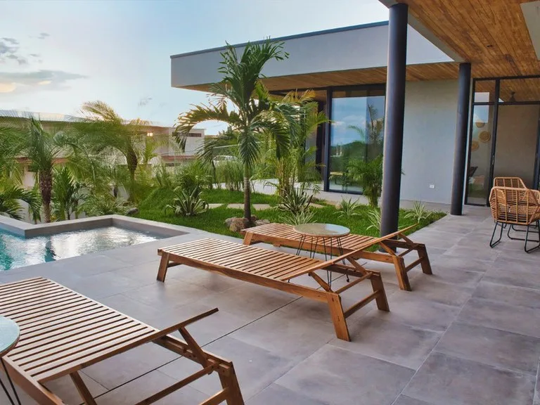 Casa Bali: Contemporary Ocean-View Retreat in Tamarindo