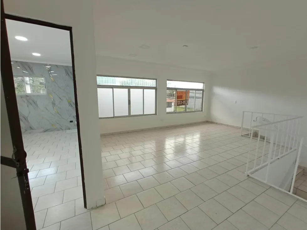 Alquilo Local comercial esquinero de 145 m2 en dos plantas, con 45 m2 entre terraza techada y jardin. A tan solo 500 m de la UCR. Ideal para crecer sin depender del paso ...