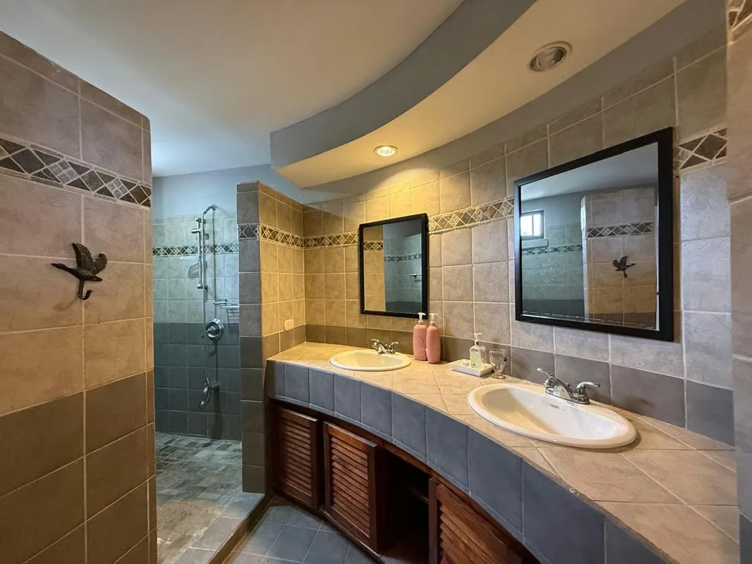 FOR SALE – SPACIOUS HOUSE WITH SWIMMING POOL AND 3 APARTMENTS – CIUDAD COLÓN, photo 15