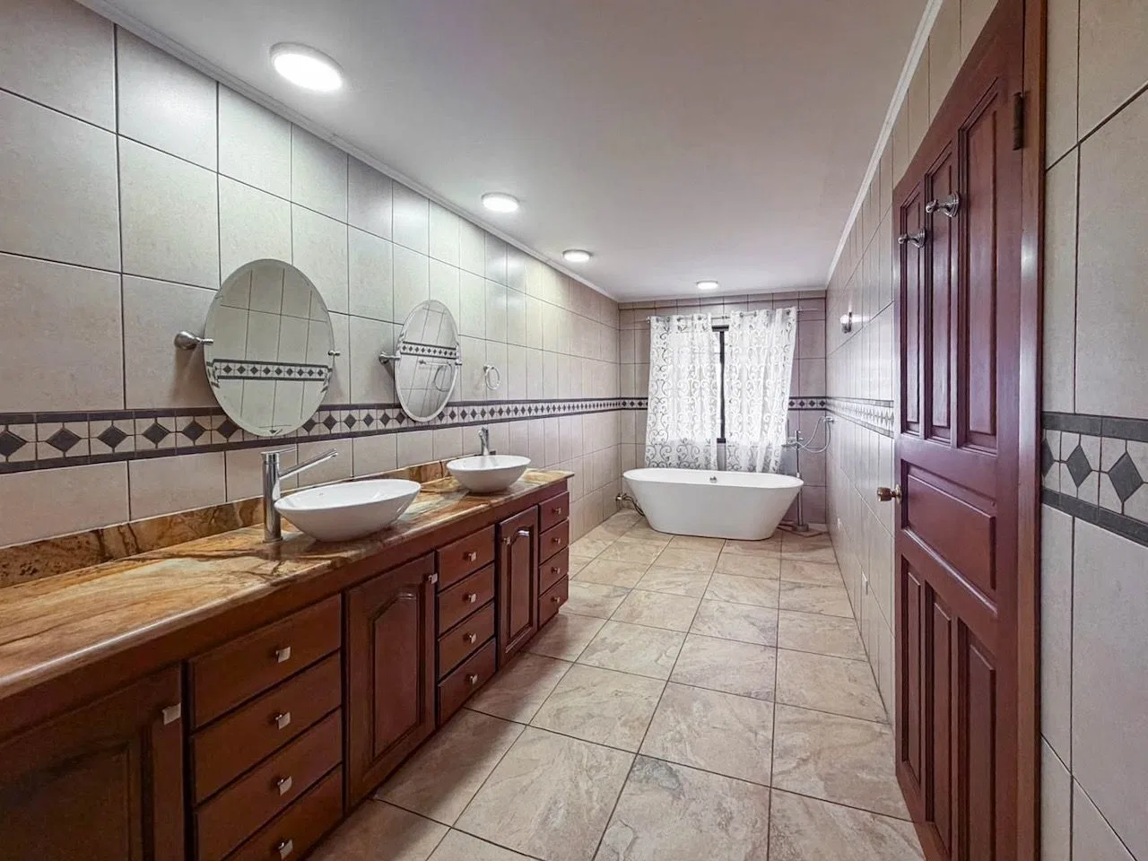 Casa amplia y amueblada en residencial privado en Santa Ana, photo 16