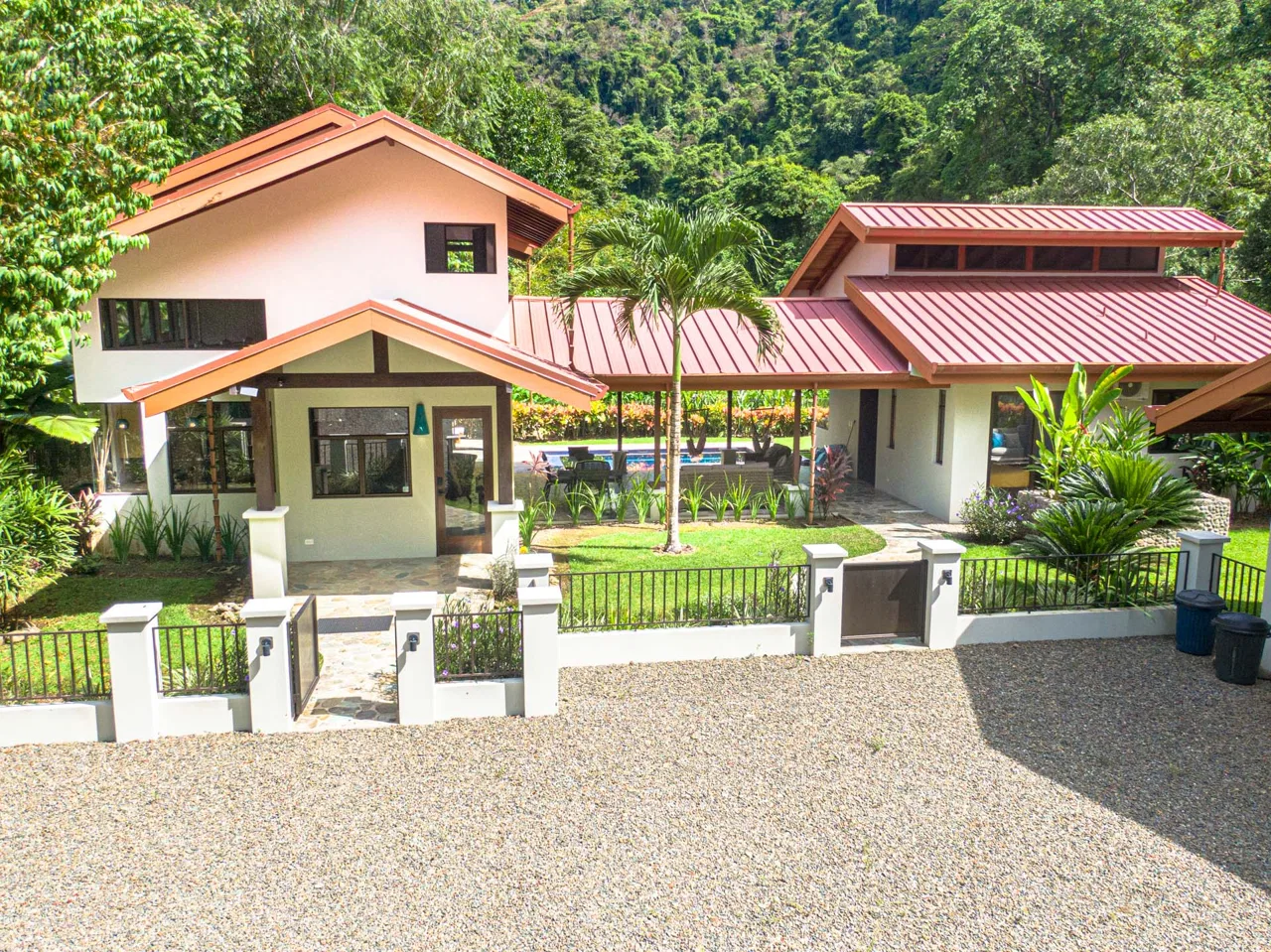 PROPERTY WITH 2 BEDROOM HOUSE AND A GUEST HOUSE, IN PLATANILLO – 3.35 ACRES