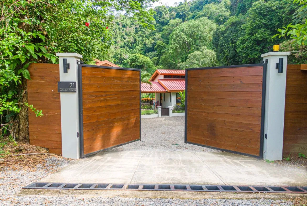 PROPERTY WITH 2 BEDROOM HOUSE AND A GUEST HOUSE, IN PLATANILLO – 3.35 ACRES, photo 4