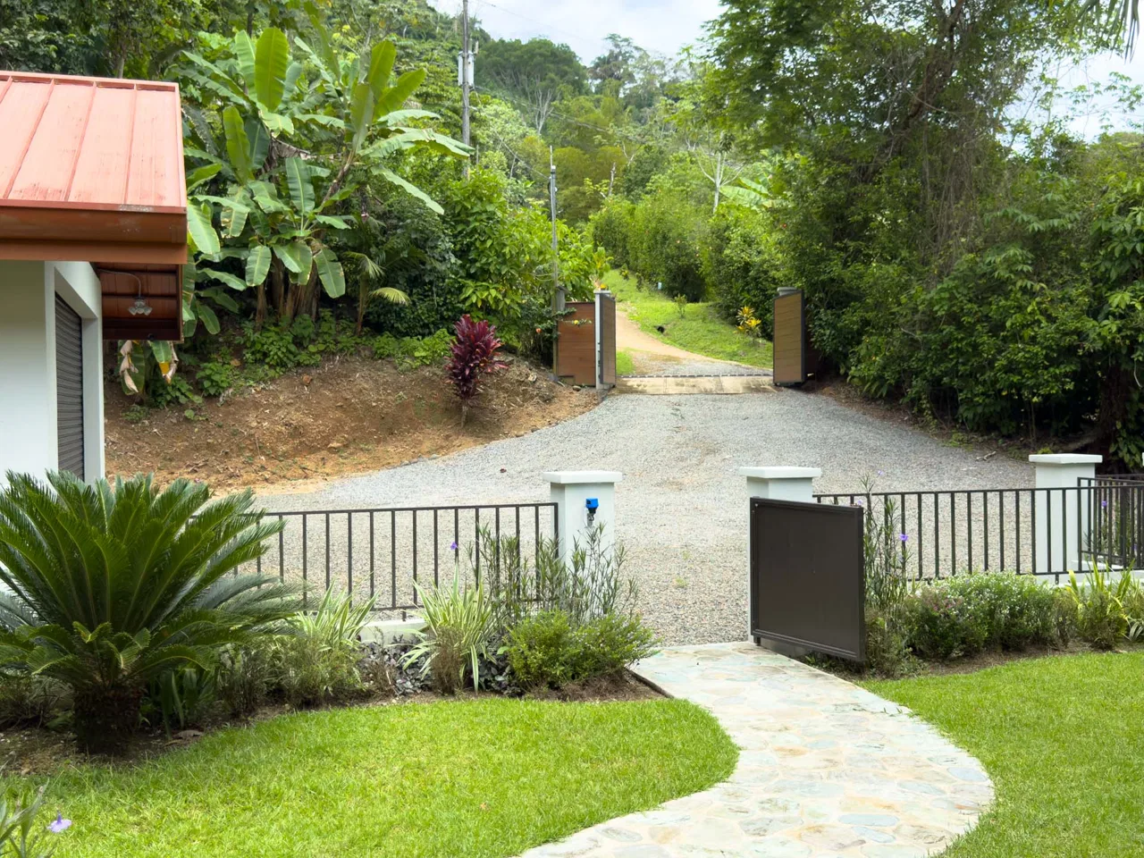 PROPERTY WITH 2 BEDROOM HOUSE AND A GUEST HOUSE, IN PLATANILLO – 3.35 ACRES, photo 7