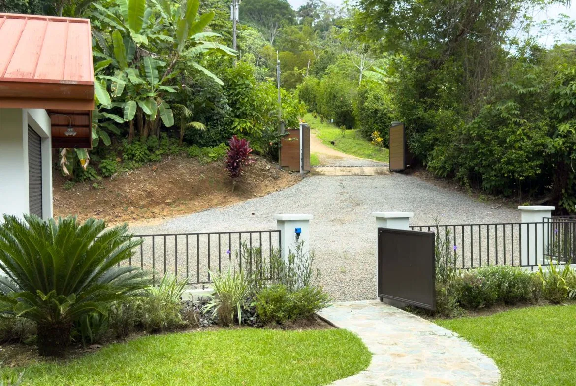 PROPERTY WITH 2 BEDROOM HOUSE AND A GUEST HOUSE, IN PLATANILLO – 3.35 ACRES, photo 8