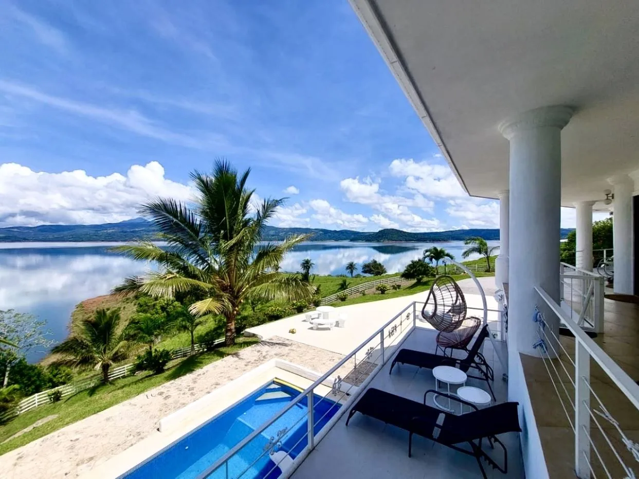 Paradise Island Ranch – Lakefront Retreat &amp; Lifestyle Investment in Lake Arenal Tronadora Costa Rica, photo 2
