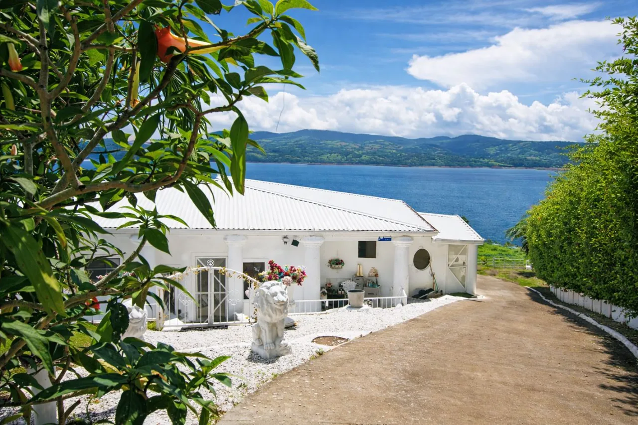 Paradise Island Ranch – Lakefront Retreat &amp; Lifestyle Investment in Lake Arenal Tronadora Costa Rica, photo 9