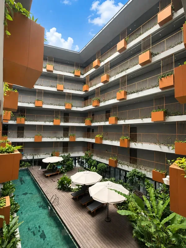 Alquiler de céntrico apartamento en San Pedro – Torre DEN7, ideal para quienes buscan comodidad y una excelente ubicación. El apartamento cuenta con 1 habitación, 1.5 baños, sala ...