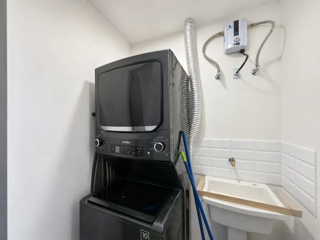 Alquiler de céntrico apartamento en San Pedro – Torre DEN7, ideal para quienes buscan comodidad y una excelente ubicación. El apartamento cuenta con 1 habitación, 1.5 baños, sala ..., photo 4