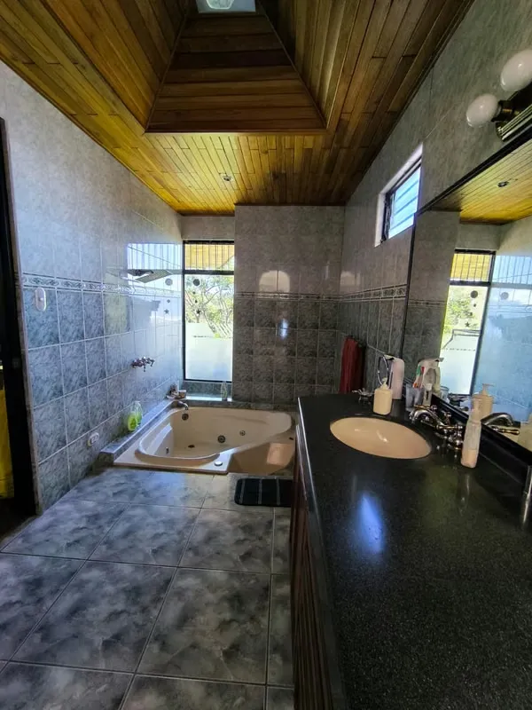Space, privacy, and nature in San Antonio de Escazú, photo 3