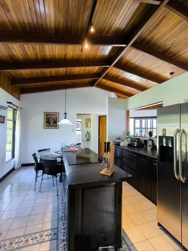 Space, privacy, and nature in San Antonio de Escazú, photo 10