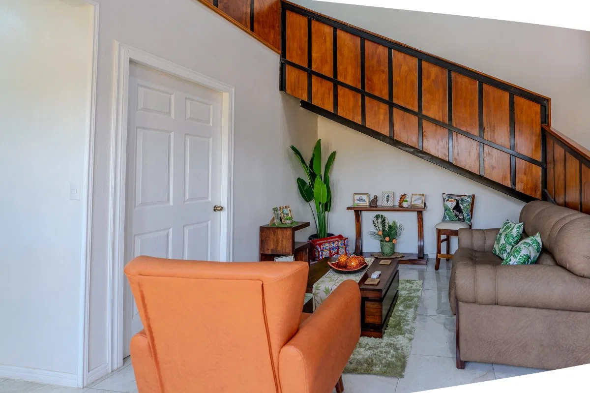 Home for Sale in Esquipulas Palmares | High Ceilings - Venta en Palmares