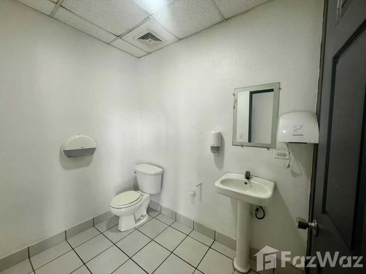 Retail space for Rent at Montes de Oca for $2,100/mo, photo 8