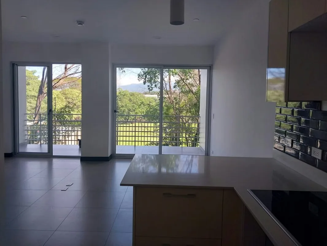 In the best area, near Lindora, Bethlehem, Exit to 27. In condo with precious amenities. Pool, BBQ, Gym, co-working area.