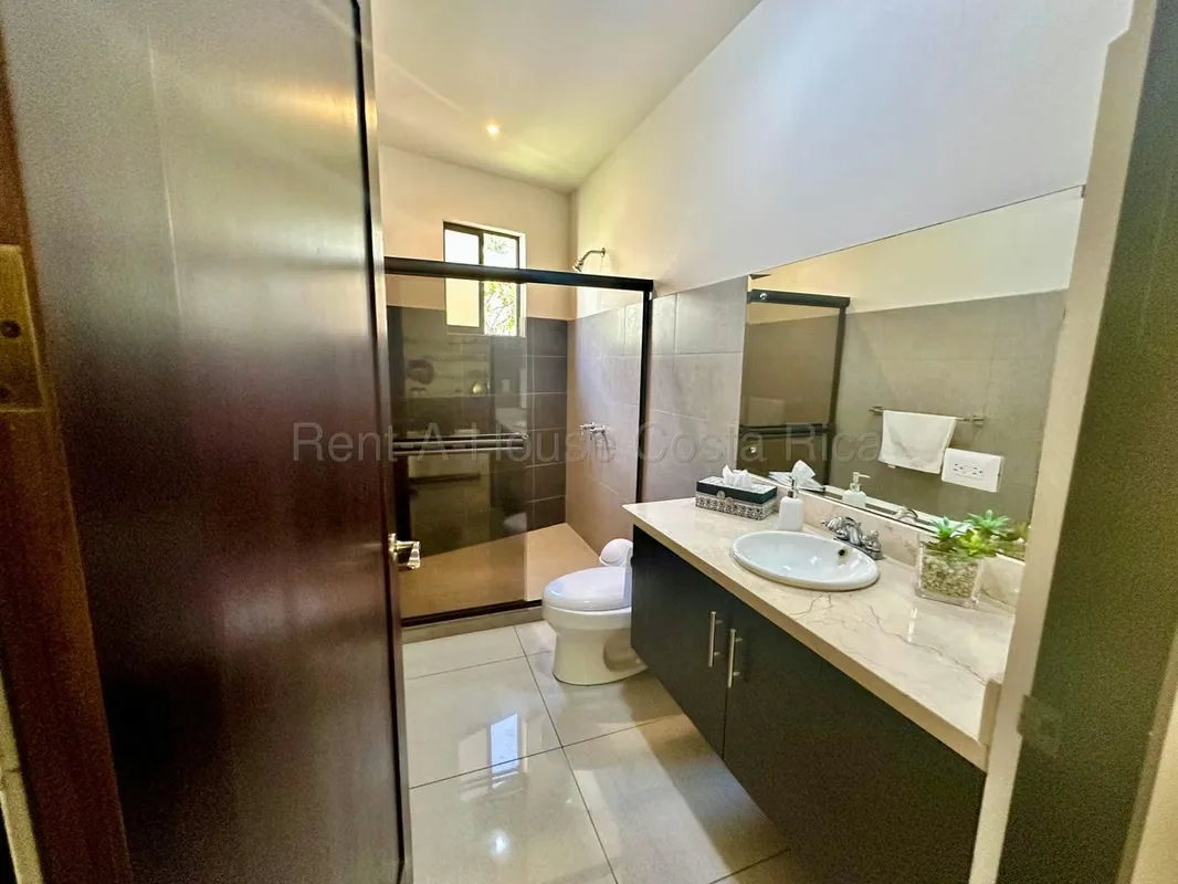 Elegancia, amplitud y ubicación privilegiada en un solo lugar! Descubra esta hermosa casa de 337 m² de construcción sobre un terreno de 428 m², ubicada en el exclusivo Condominio ..., photo 14