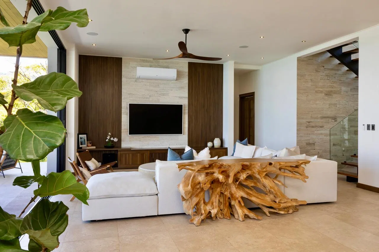 LUXURIOUS MASTERPIECE WITH FRONT ROW OCEAN AND COASTLINE VIEWS, photo 15