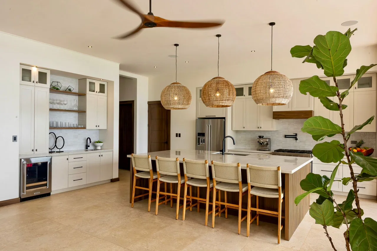 LUXURIOUS MASTERPIECE WITH FRONT ROW OCEAN AND COASTLINE VIEWS, photo 17