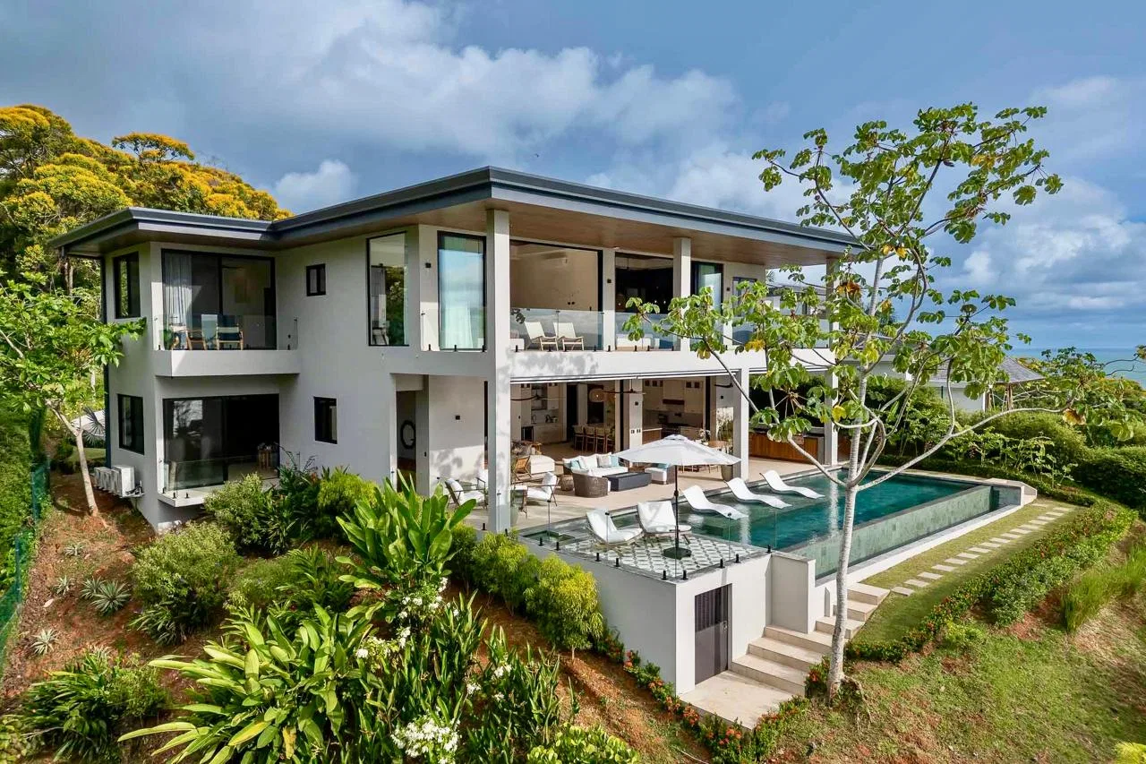 LUXURIOUS MASTERPIECE WITH FRONT ROW OCEAN AND COASTLINE VIEWS, photo 3