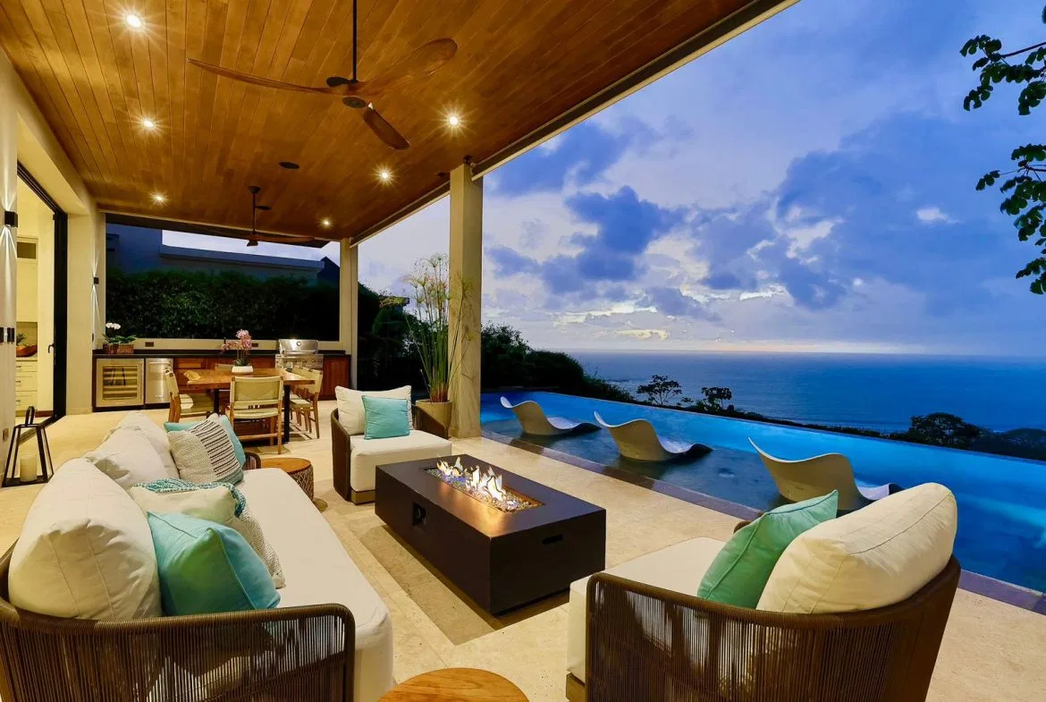 LUXURIOUS MASTERPIECE WITH FRONT ROW OCEAN AND COASTLINE VIEWS, photo 8