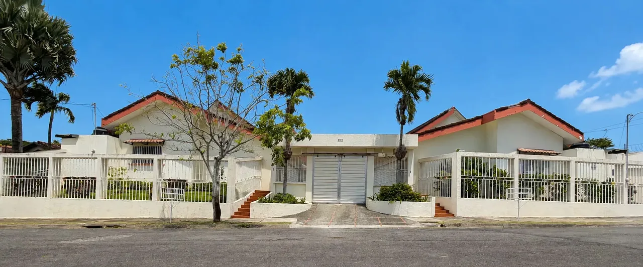 Discover an exceptional opportunity in the sought-after Bosques de Doña Rosa: two identical twin homes, each offering spacious and comfortable living with an excellent layout.