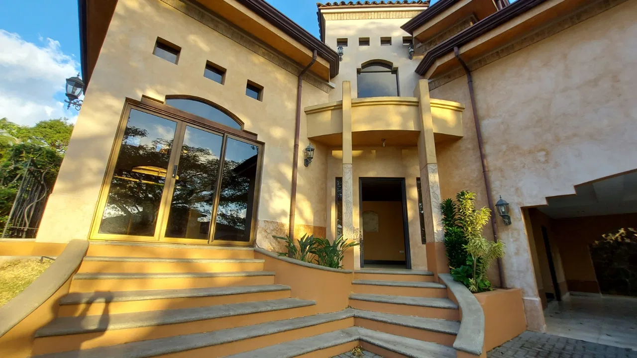 House for rent in Santa Ana, Villa Real