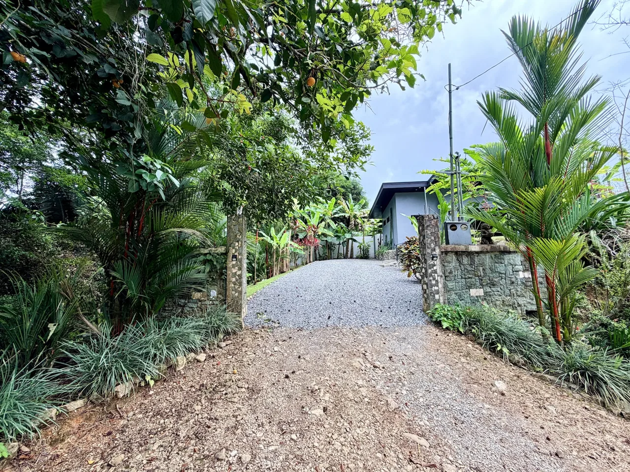 TROPICAL HOUSE WITH AIRBNB POTENTIAL NEAR THE BEACH, IN PLAYA HERMOSA – 0.11 ACRES, photo 3