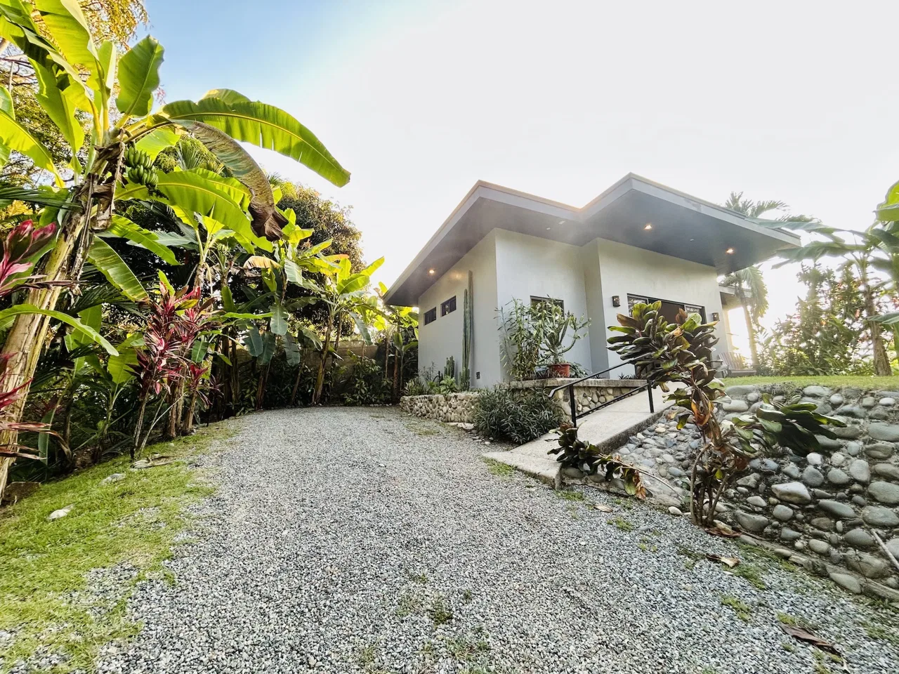 TROPICAL HOUSE WITH AIRBNB POTENTIAL NEAR THE BEACH, IN PLAYA HERMOSA – 0.11 ACRES, photo 4