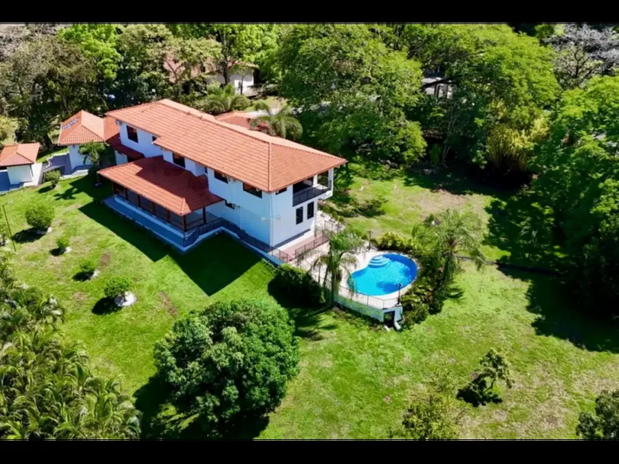 Tropical Bliss – Casa Inteligente de Lujo en Atenas