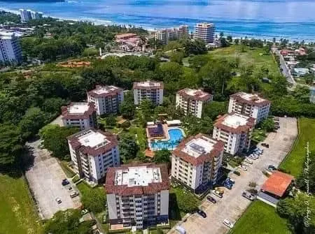 We present a beautiful 3-bedroom, 2-bathroom apartment, perfect for those seeking comfort and proximity to the sea. Located in a privileged area, ...