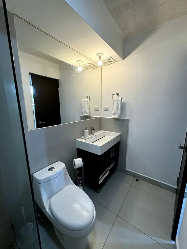 ¡Todo lo que necesitas en un solo lugar! Apartamento completamente amueblado, equipado y listo para habitar, ideal para quienes buscan comodidad, seguridad y excelentes amenidades., photo 13