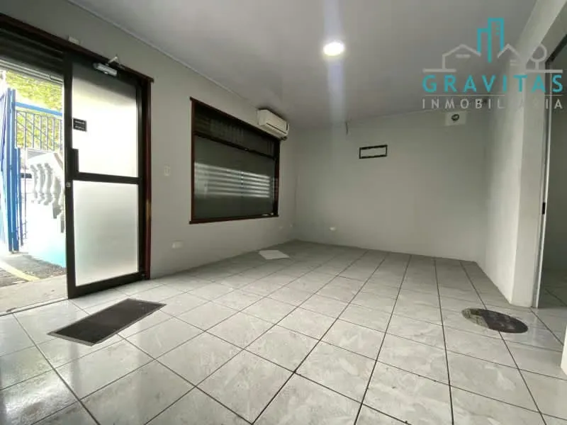 Commercial space for rent in San Joaquín de Flores, Heredia. Located across from the main street, just 100 meters from the National Bank and 800 meters from MasxMenos., photo 8