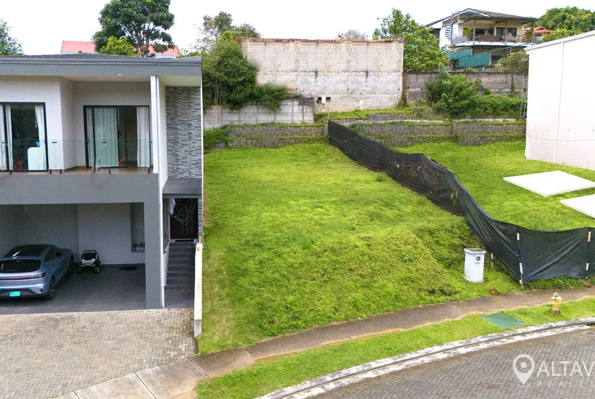 Lote en Venta en Condominio Las Rusias