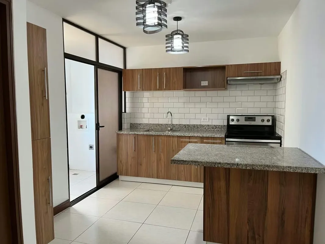 Le presentamos este acogedor apartamento ubicado en el Condominio Almendares, en San Sebastián. Un espacio moderno, con excelentes acabados, ideal para quienes buscan comodidad, y ..., photo 4