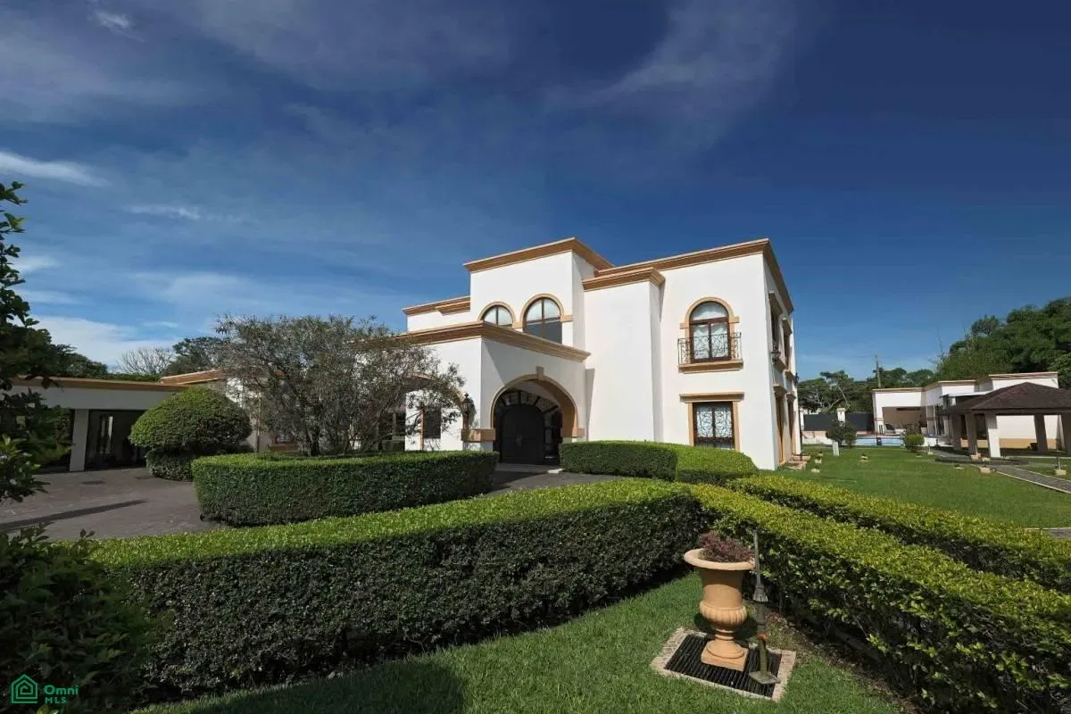 Luxury City Estate, Curridabat, San Jose