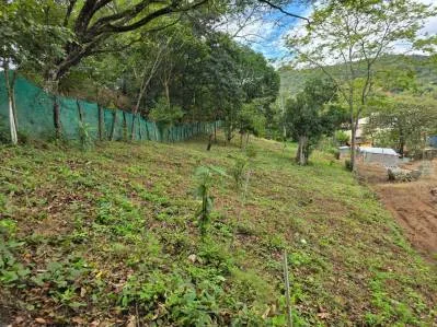 Terreno sobre calle principal para desarrollo a solo 10 minutos de playas.